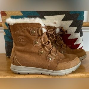 Sorel Explorer Joan. Super cute and comfy. Excellent condition.